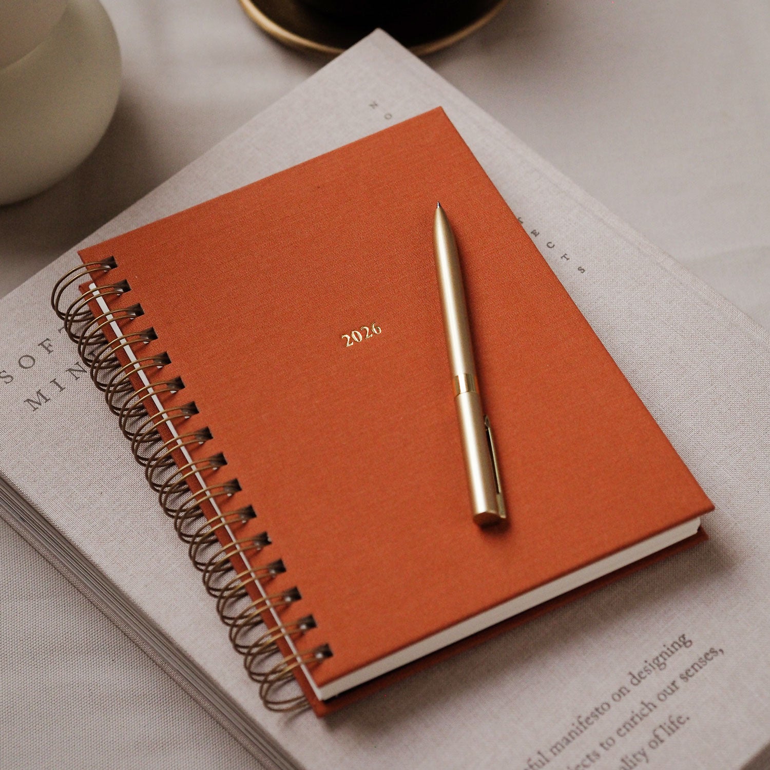 OUTLET - Kalendarz tygodniowy na spirali 2026 - RUST ORANGE (mała niedoskonałość)