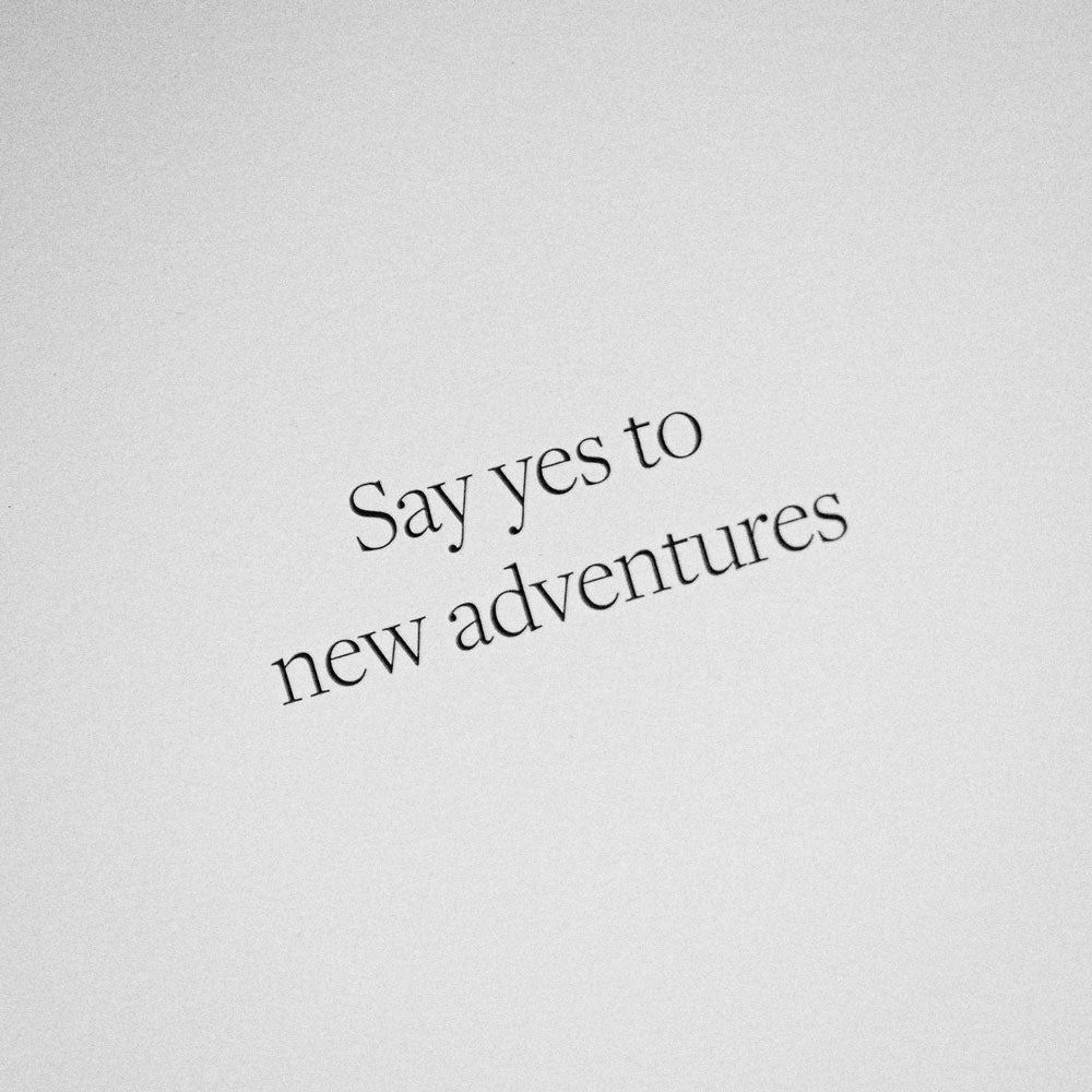 Kartka okolicznościowa z napisem Say yes to new adventures