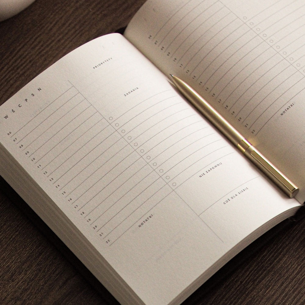 Czarny planer dzienny`