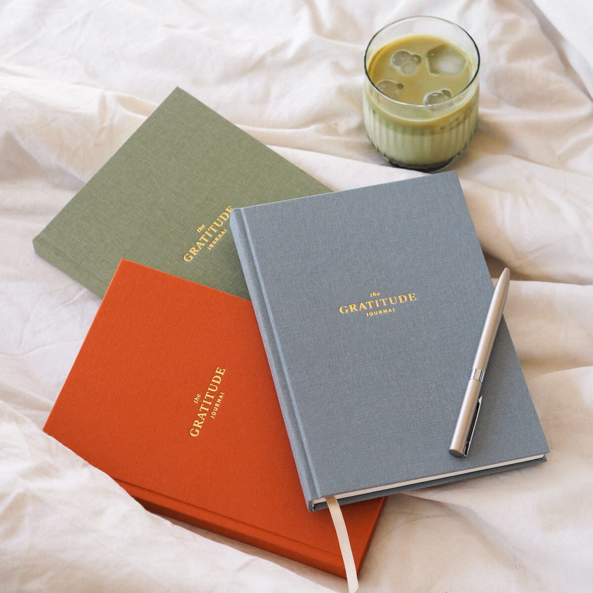 Kolekcja dzienników wdzięczności w przepięknych wiosennych odcieniach