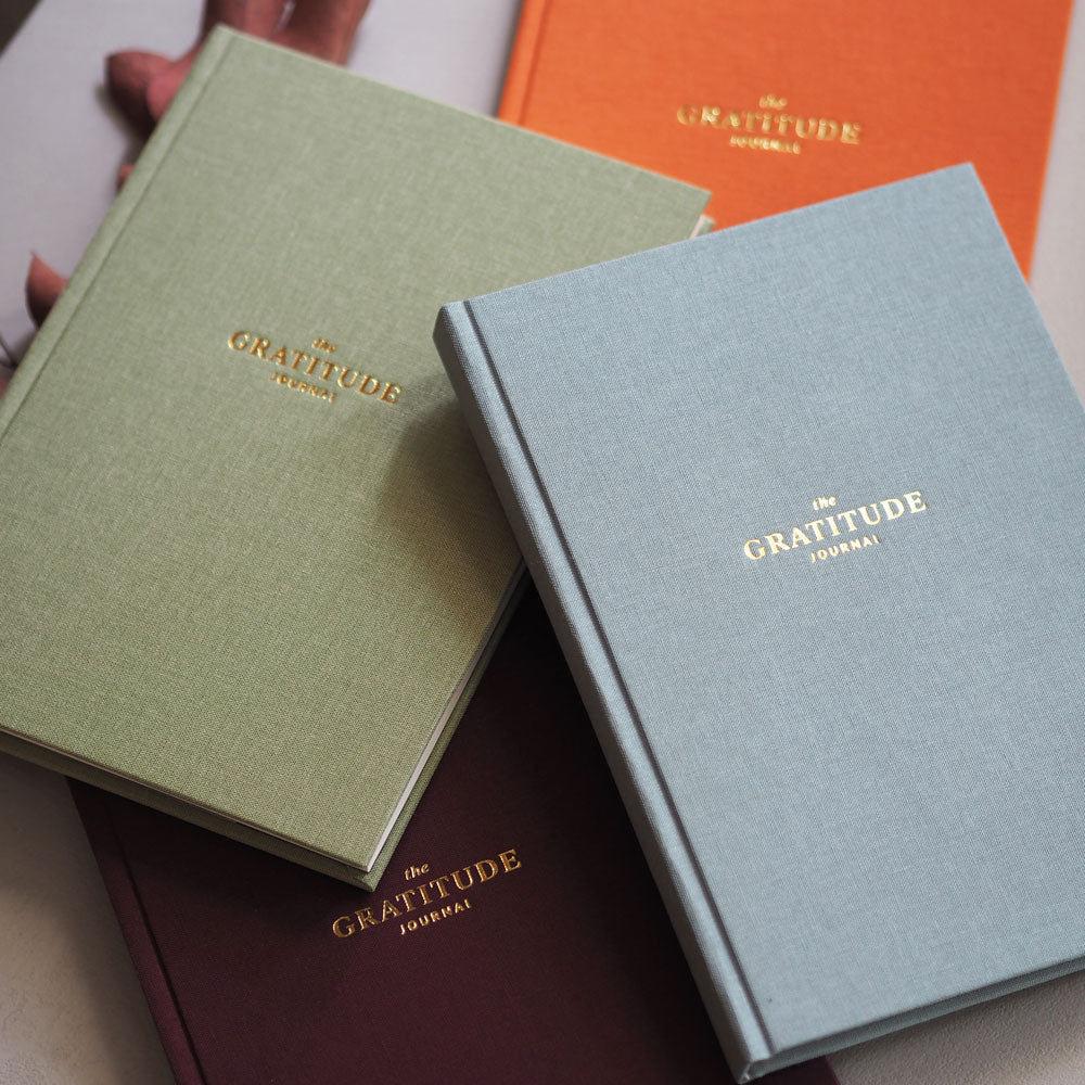 Dzienniki wdzięczności Gratitude Journal w różnych kolorach