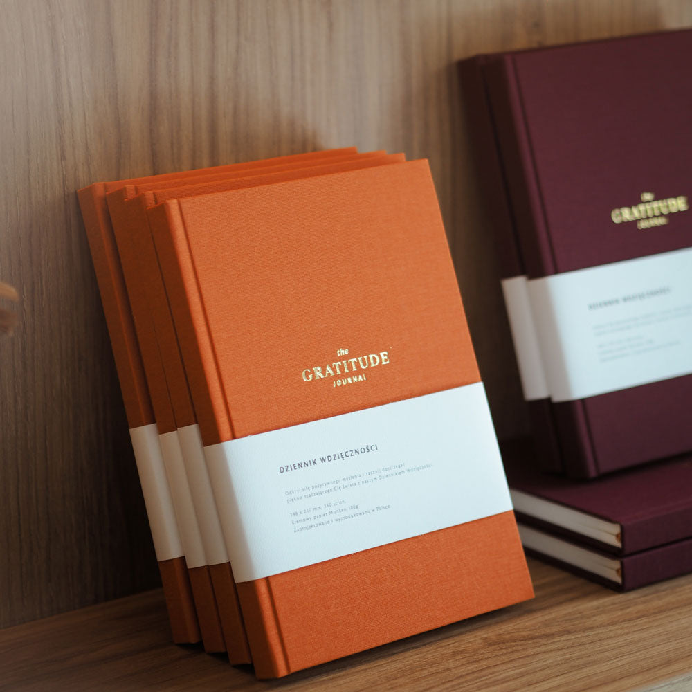 Dzienniki wdzięczności w sklepie stacjonarnym Paper+Plans