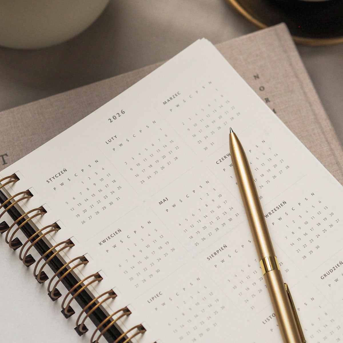 Kalendarz tygodniowy na spirali 2026 - DUST PINK