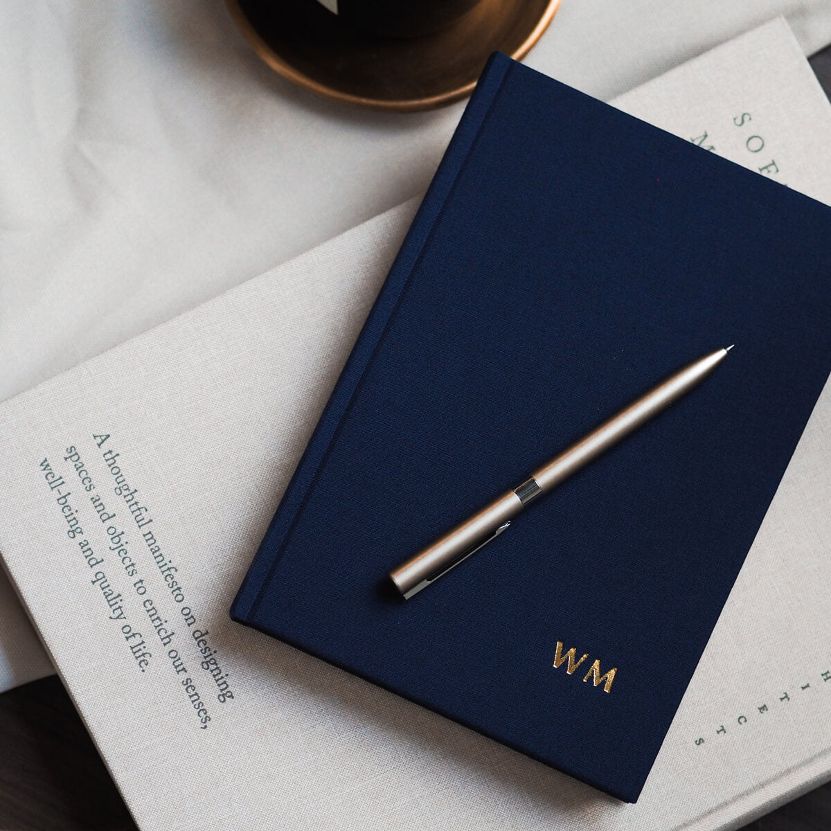 OUTLET - Kalendarz dzienny 2026 - NAVY BLUE (mała niedoskonałość)