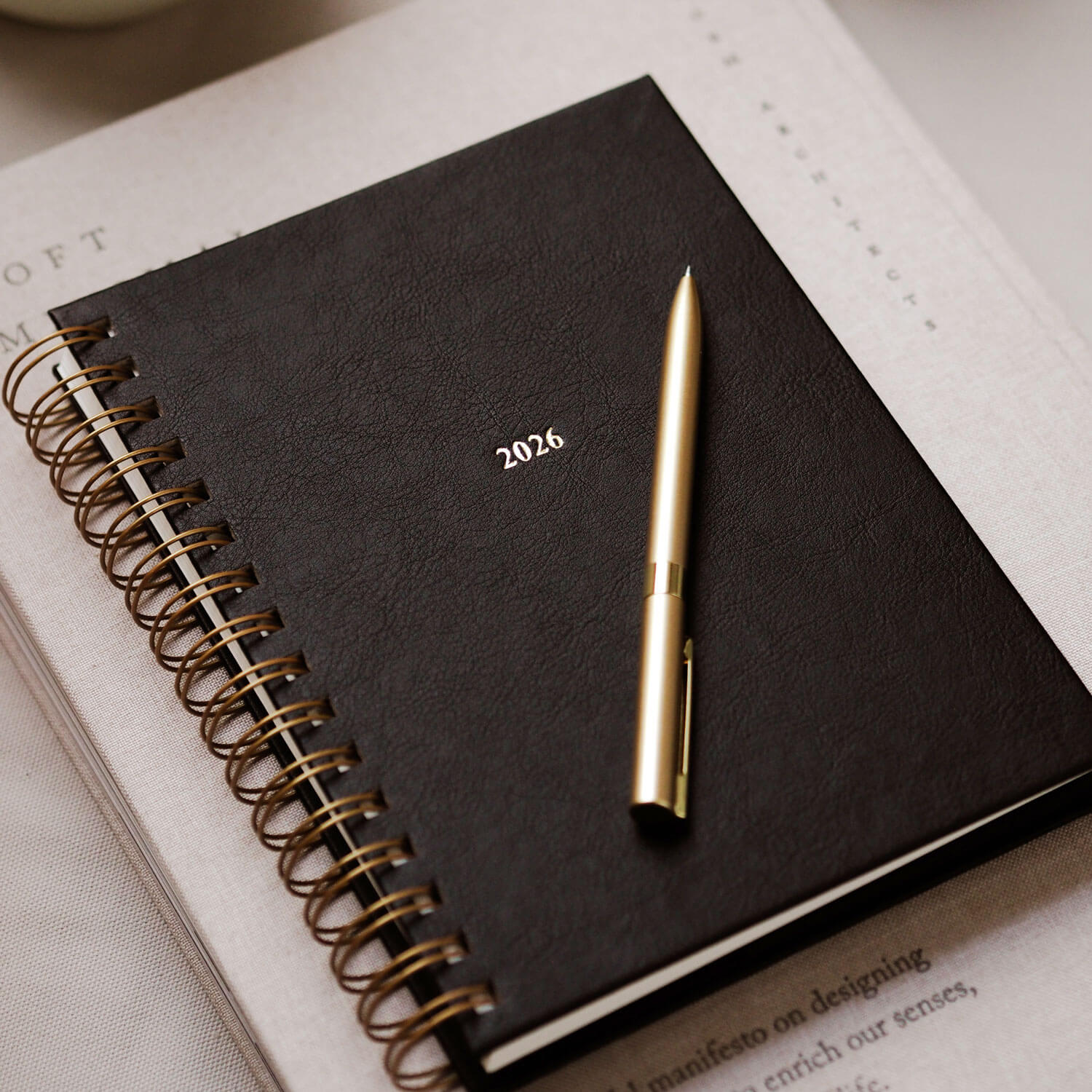 Kalendarz tygodniowy na spirali 2026 - CLASSY BLACK