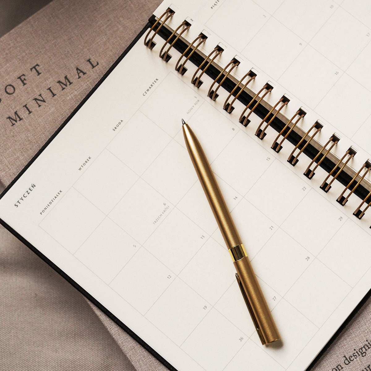 Kalendarz tygodniowy na spirali 2026 - MATCHA LATTE