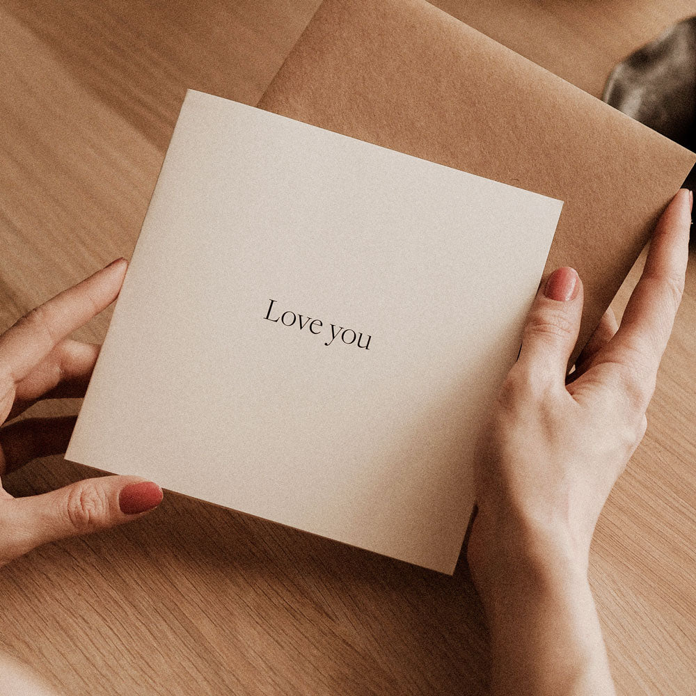 Kartka okolicznościowa z napisem Love you