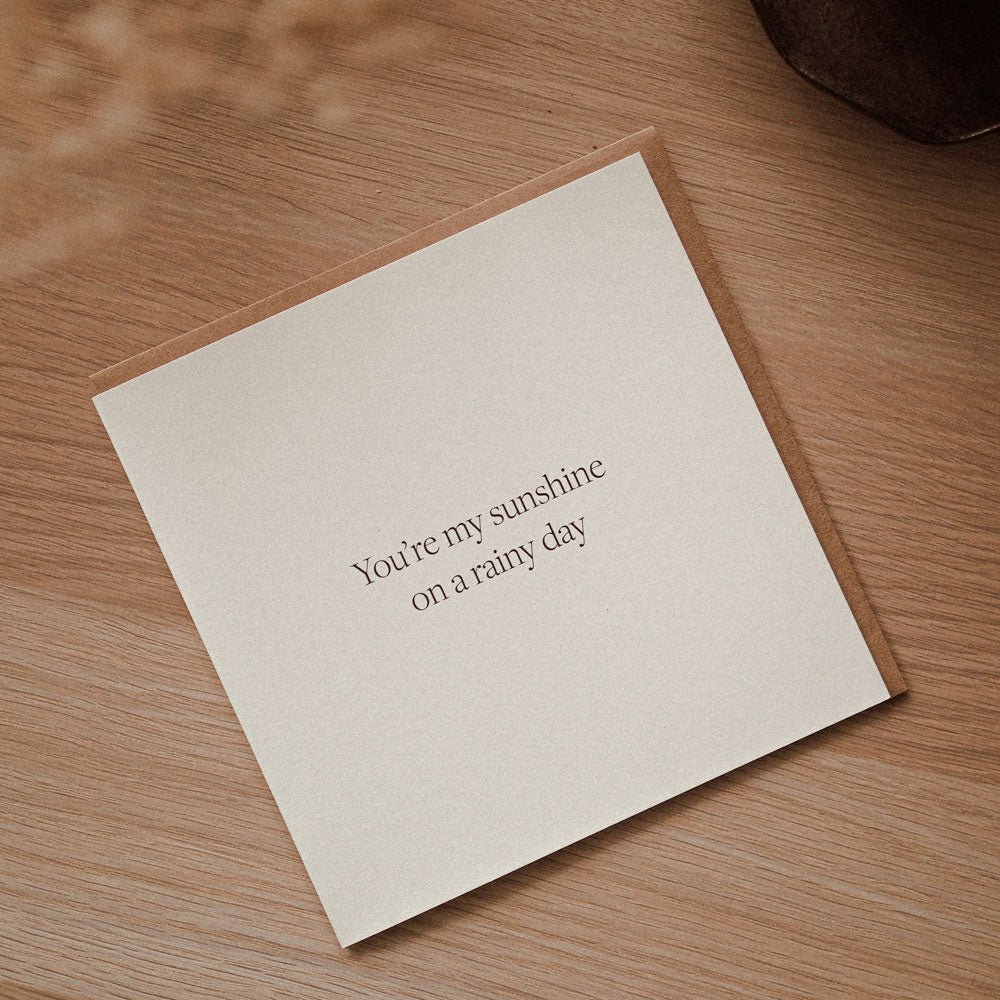 Kartka okolicznościowa z napisem You're my sunshine on a rainy day