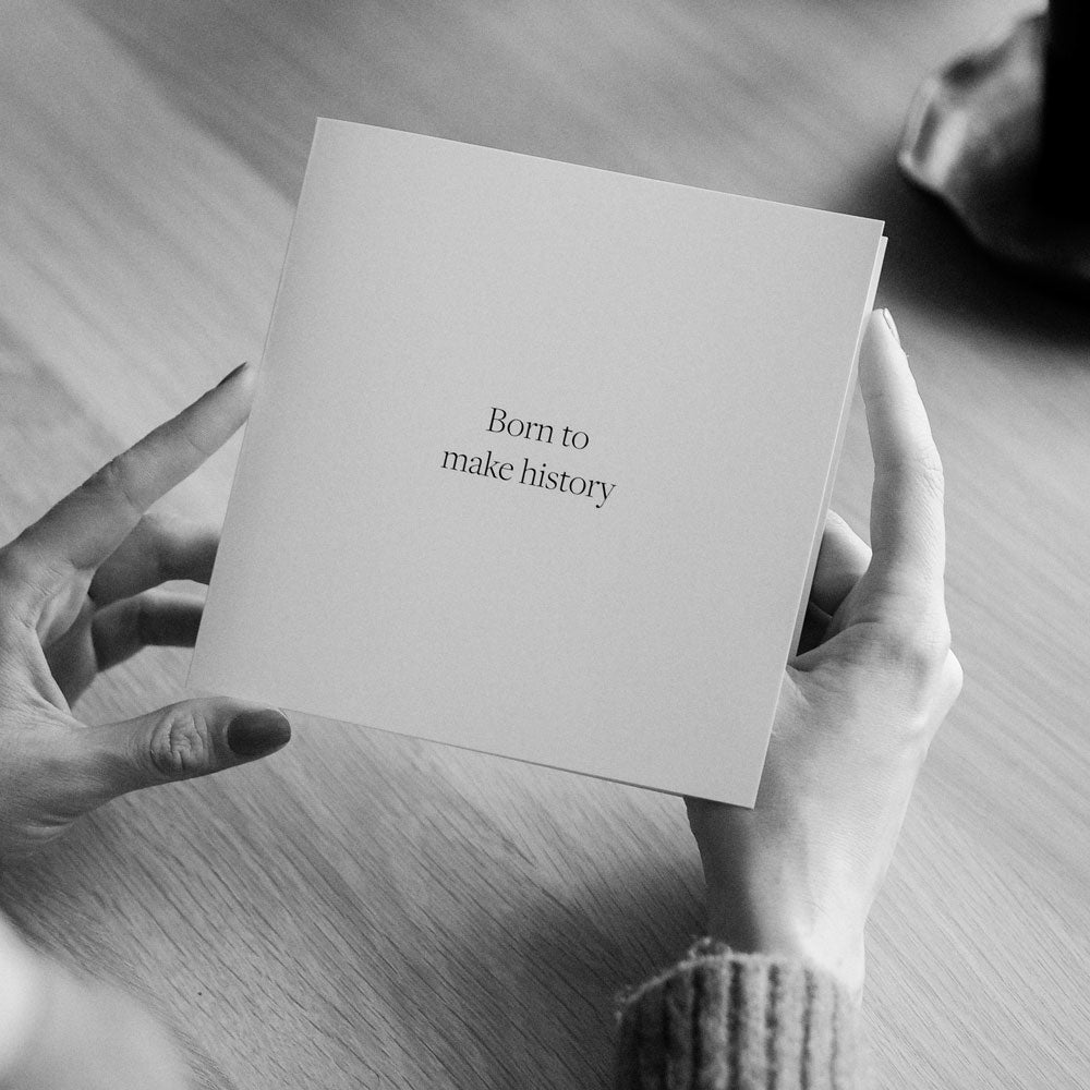 Kartka okolicznościowa z napisem Born to make history