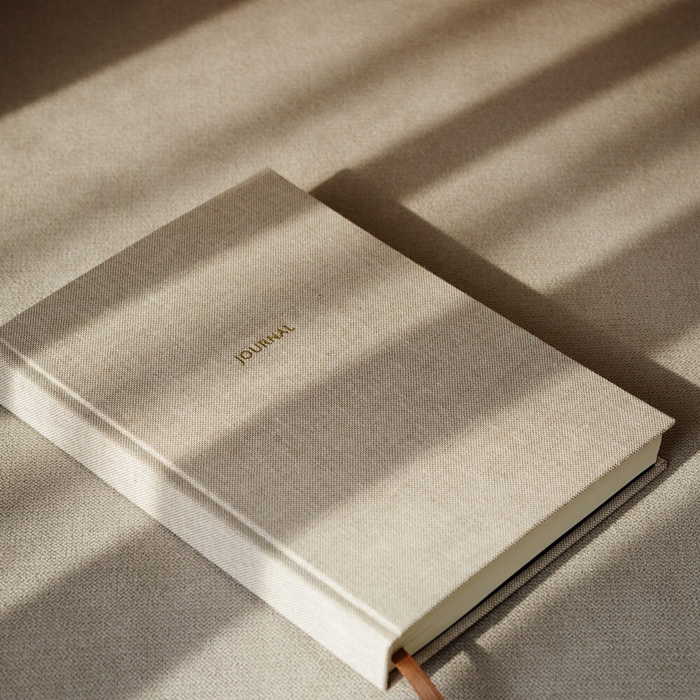 Lniany planer tygodniowy bez dat, oferujący naturalny wygląd i elastyczne planowanie.