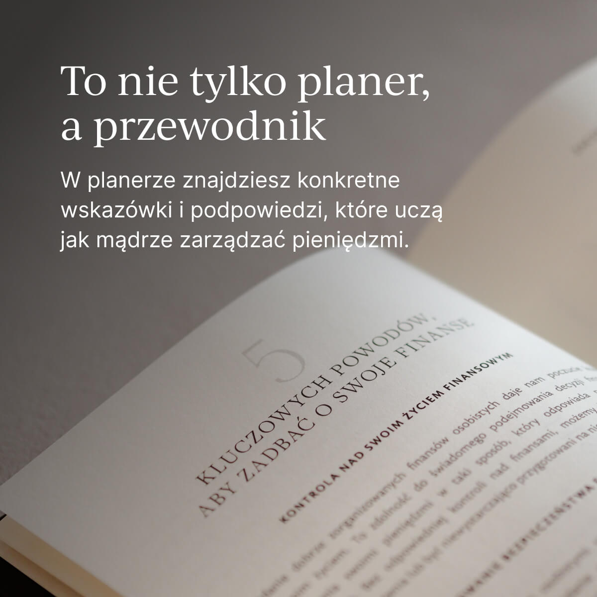 Planer z rozbudowanymi podsumowaniami, pomagającymi analizować wydatki i wyciągać wnioski.