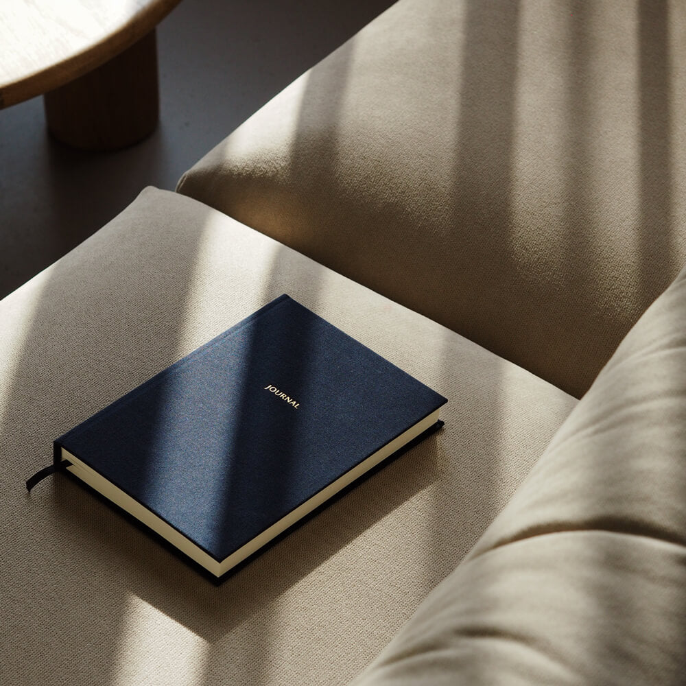 Planer dzienny w kolorze granatowym - minimalistyczny i elegancki