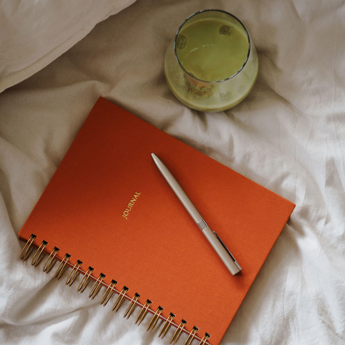 Pomarańczowy planer na spirali tygodniowy