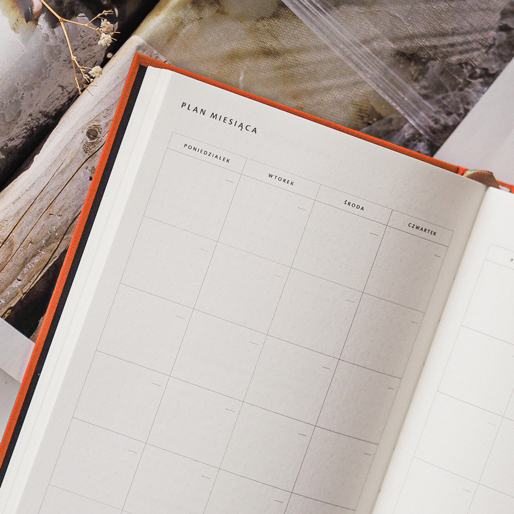 Pomarańczowy planer tygodniowy bez dat