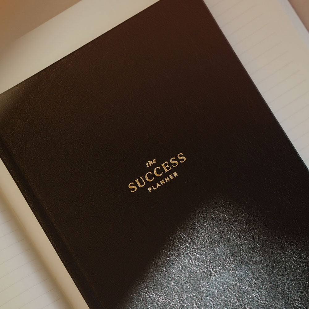 Czarny planer celów - idealny do zarządzania czasem