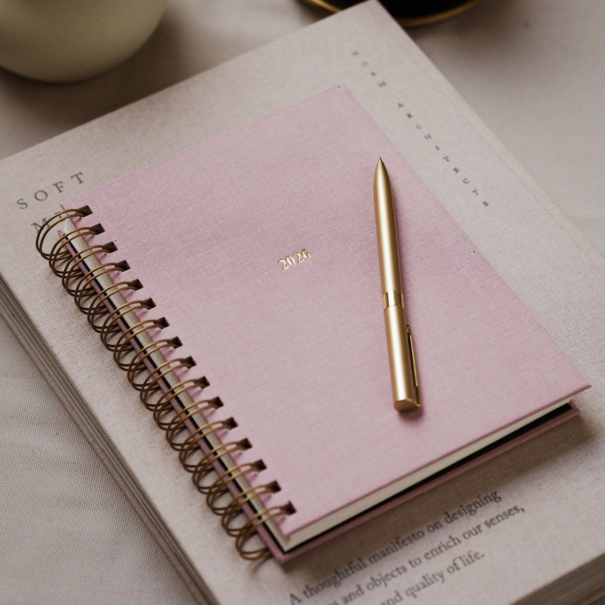 Kalendarz tygodniowy na spirali 2026 - DUST PINK