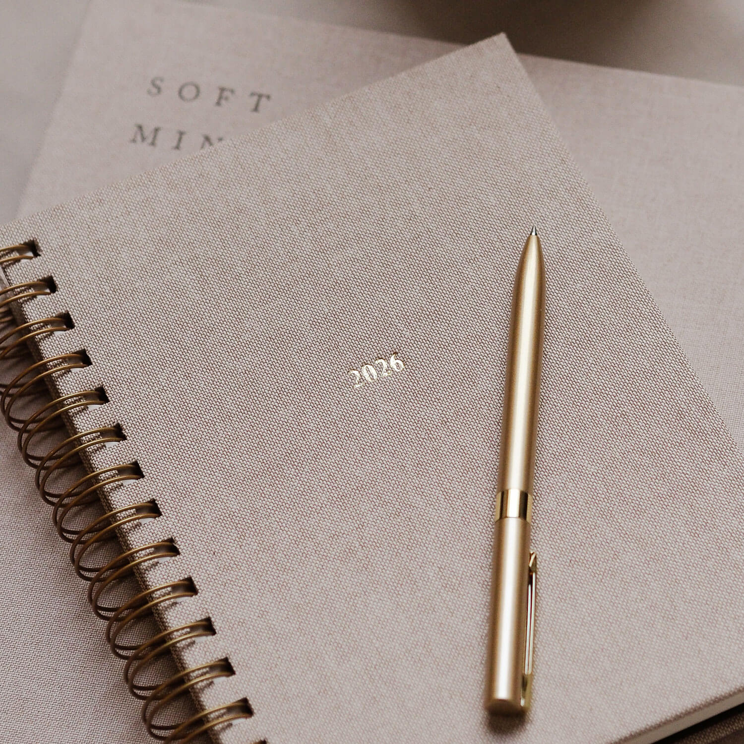 Kalendarz tygodniowy na spirali 2026 - WARM LINEN