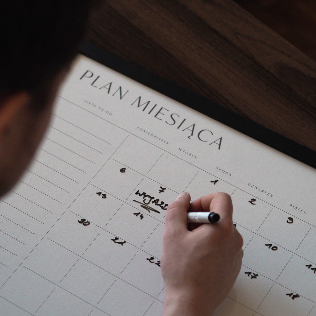 PLANER MIESIĘCZNY ŚCIENNY w ramie