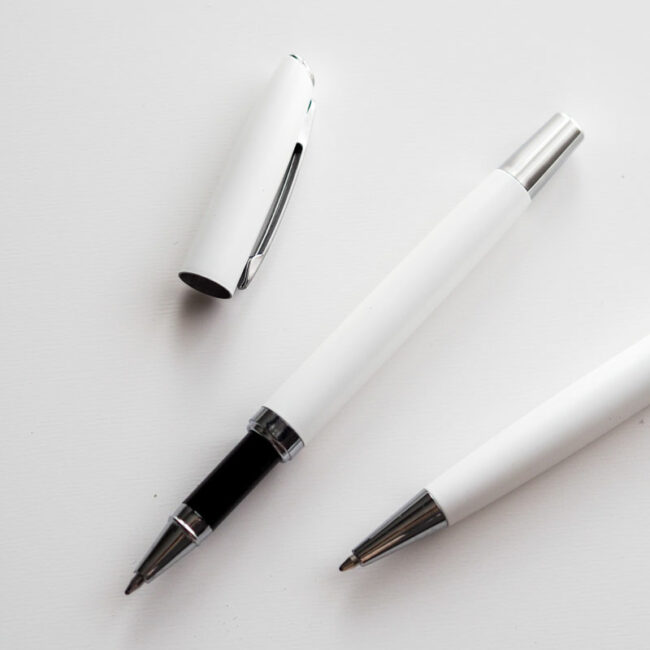 Biały długopis