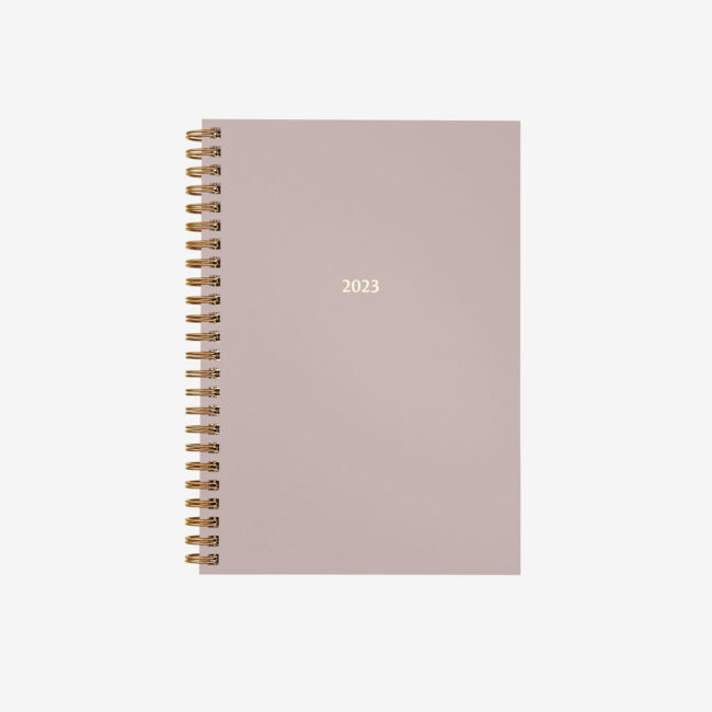 Różowy kalendarz na spirali 2023