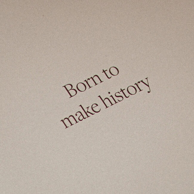 Kartka okolicznościowa z napisem Born to make history
