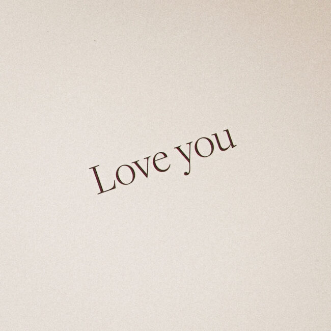 Kartka okolicznościowa z napisem Love you