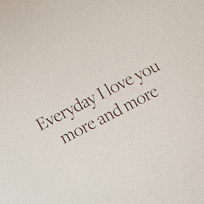 Kartka okolicznościowa z napisem Everyday I love you more and more